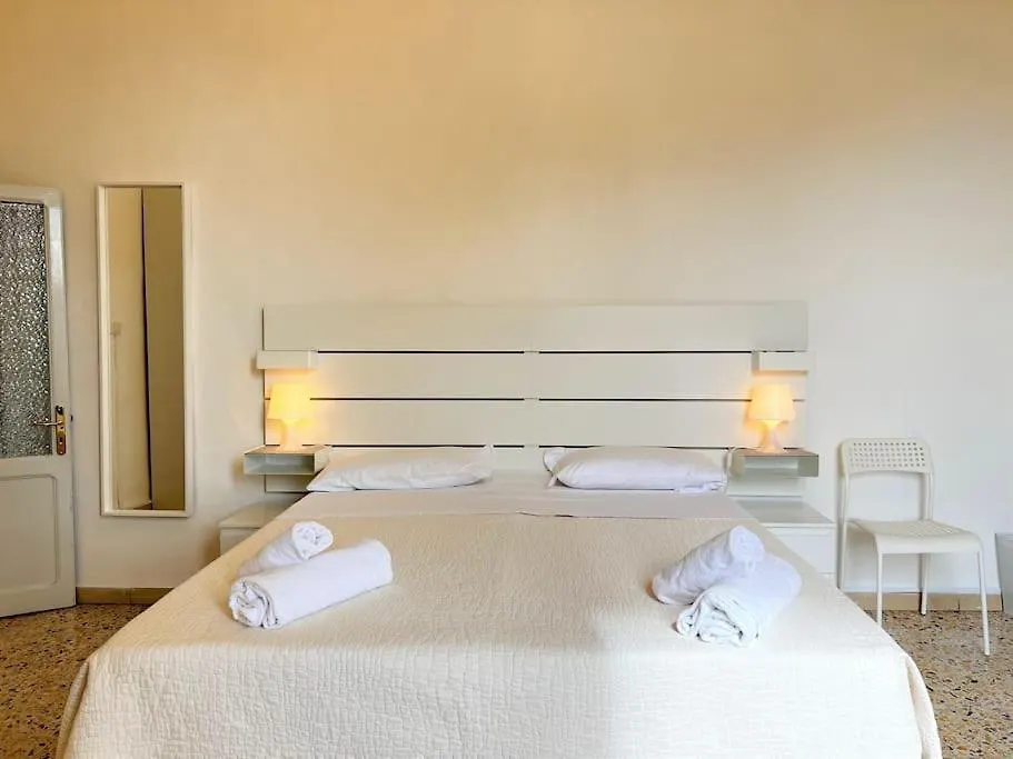 Top Floor - Panoramic Roof View - Quiet And Central Siena Apartman